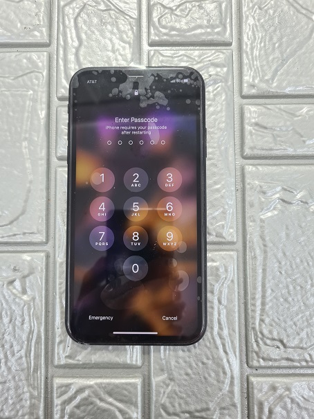 Apple Phone Repair/ iPhone XR LCD Screen Replacement